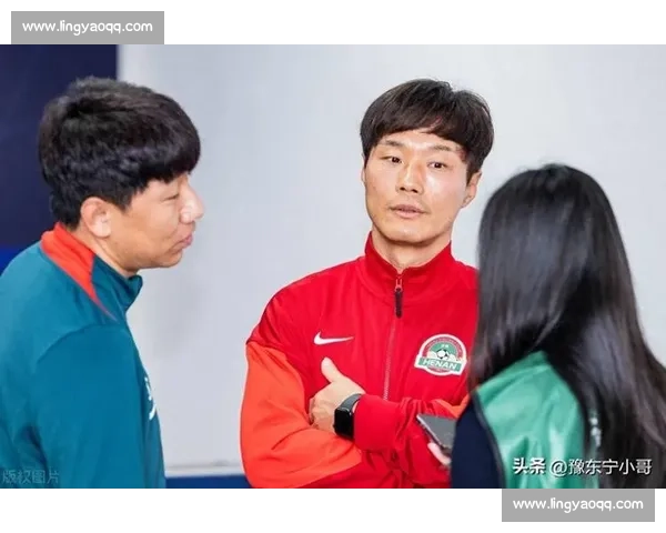 阿奇姆彭澄清踩队徽争议:与南基一战术分歧终致将帅失和 阿奇姆彭澄清踩队徽争议:与南基一战术分歧终致将帅失和